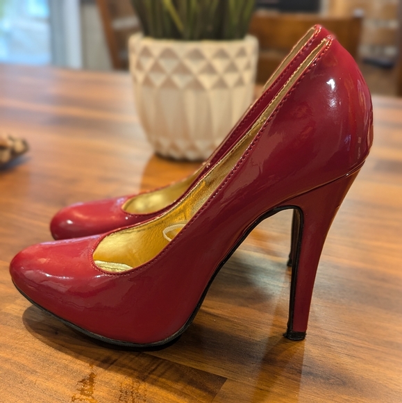 Steve Madden red pump - Picture 2 of 5